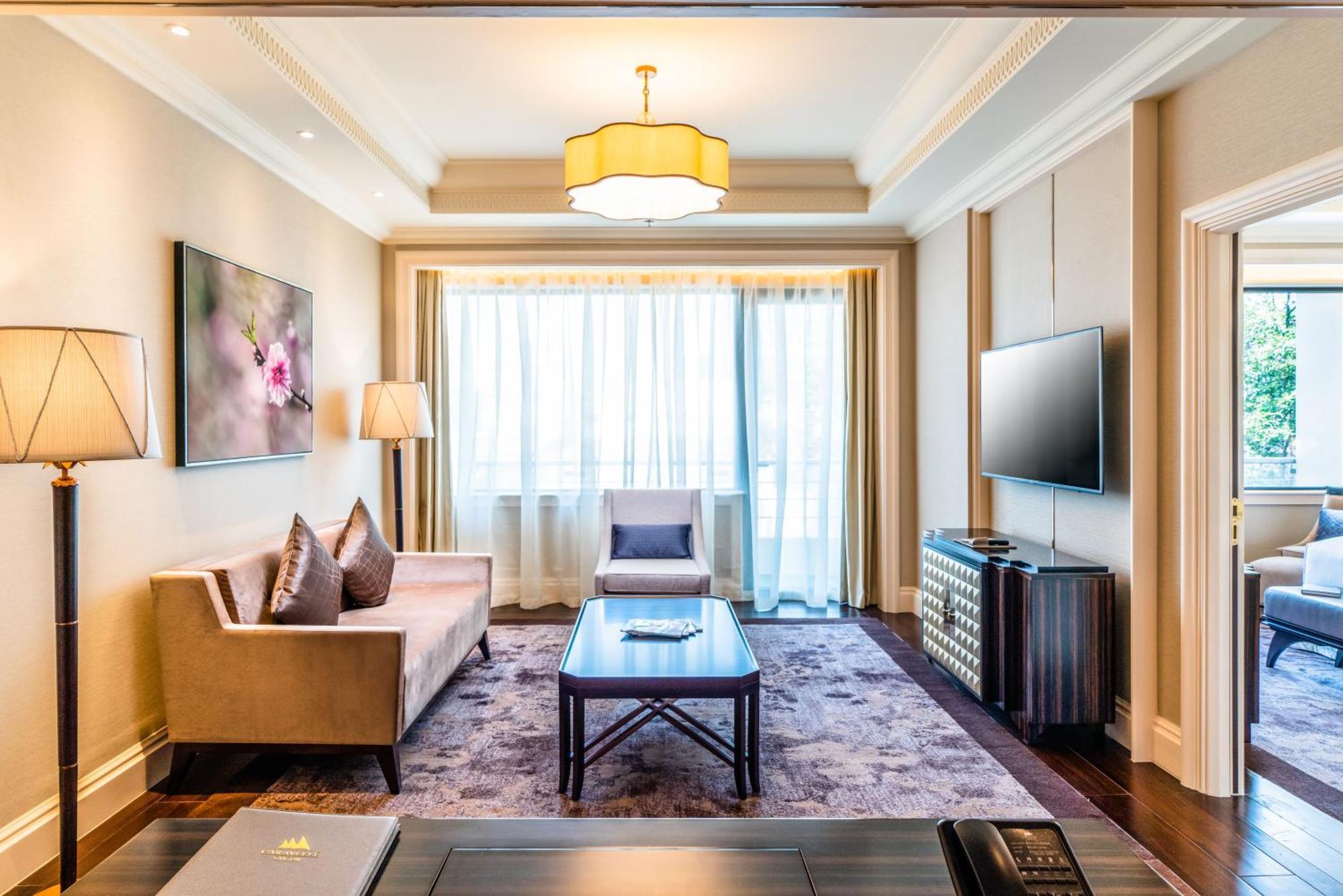 Hotel Caravelle Saigon à Hô Chi Minh-Ville Extérieur photo Living room of a suite