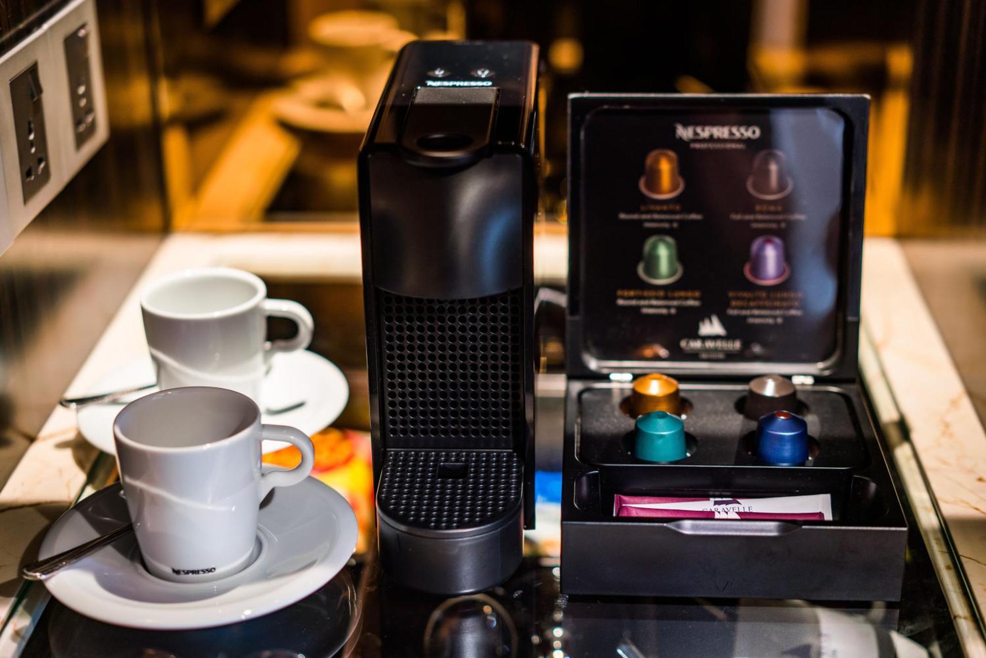 Hotel Caravelle Saigon à Hô Chi Minh-Ville Extérieur photo A Nespresso coffee machine